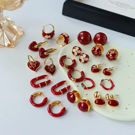 项链;耳环;手链