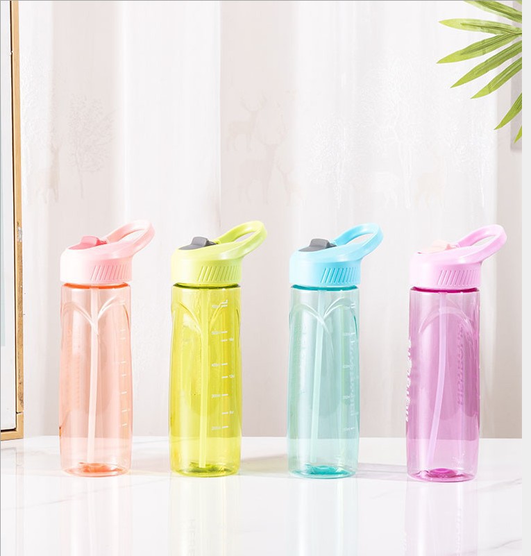 Fábrica en stock batido taza moda taza de agua portátil con escala portátil proteína polvo deportes paja boquilla de succión