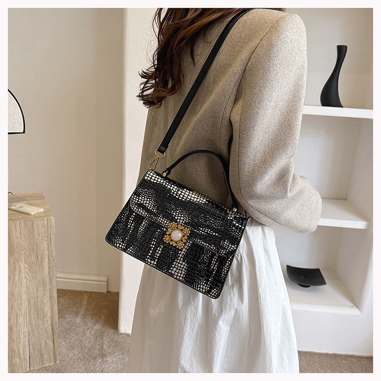 Sınır ötesi doku çanta 2023 erken sonbahar yeni kadın çantası kişiselleştirilmiş kertenkele desen omuz çantası rugan parlak çapraz çanta_voghion.com