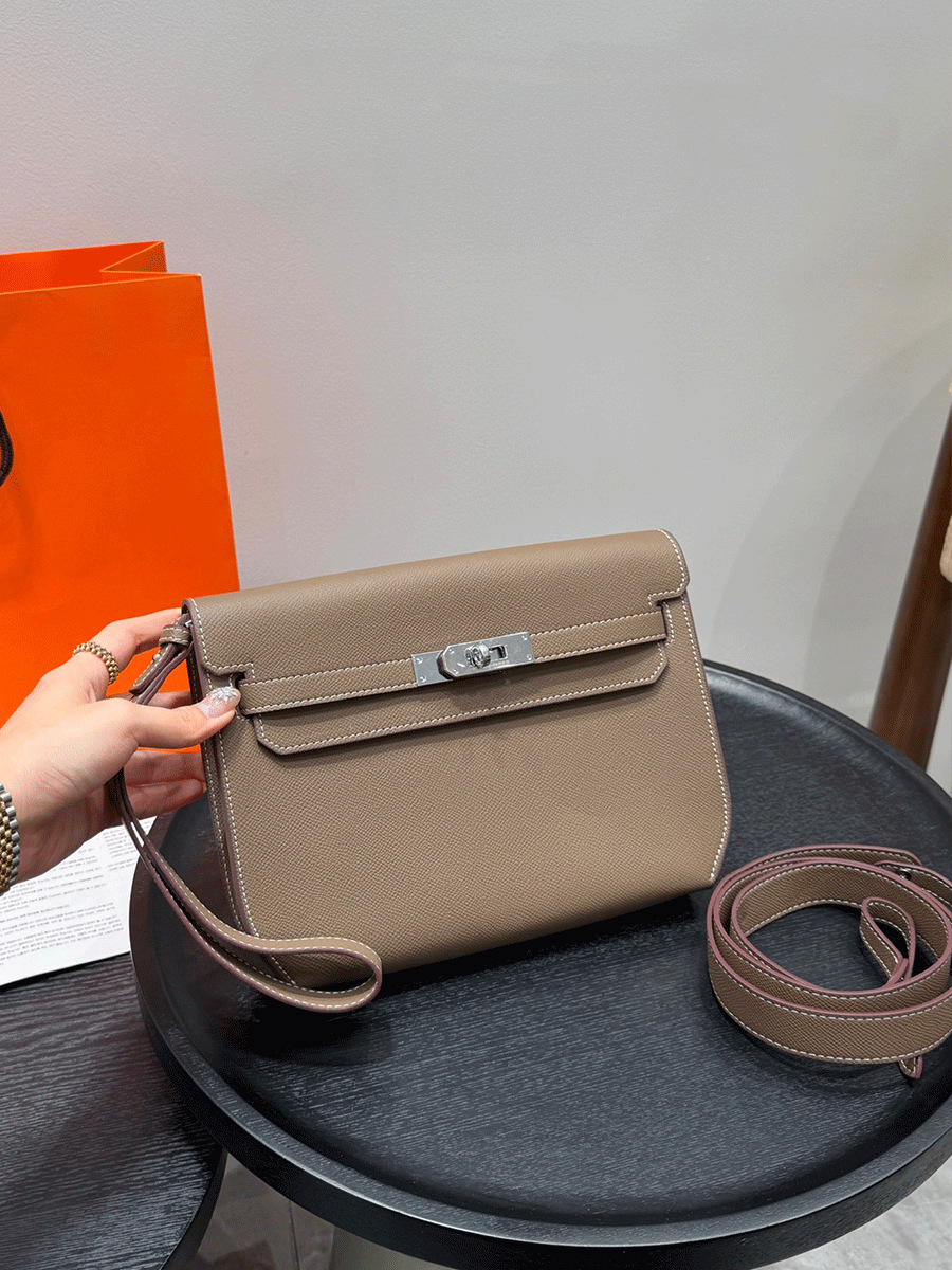Cuero genuino retro cabeza de piel de vaca bolso de Kelly bolso Depeches bolso de mochila ancho cinturón de hombro único