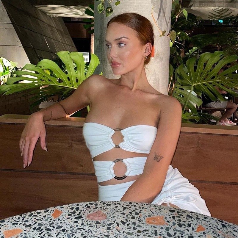 Estilo caliente transfronterizo europeo y americano 2024 verano nuevo estilo de mujer vestido de cadera de un solo hombro sexy hueco de alta abertura