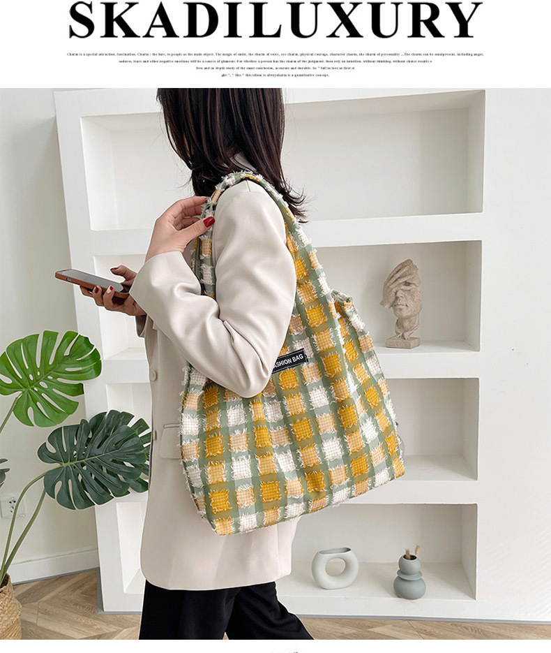 Forest-themed college style artistic girl checkered versatile tote bag, Korean Instagram fresh and cute student class shoulder bag undefined