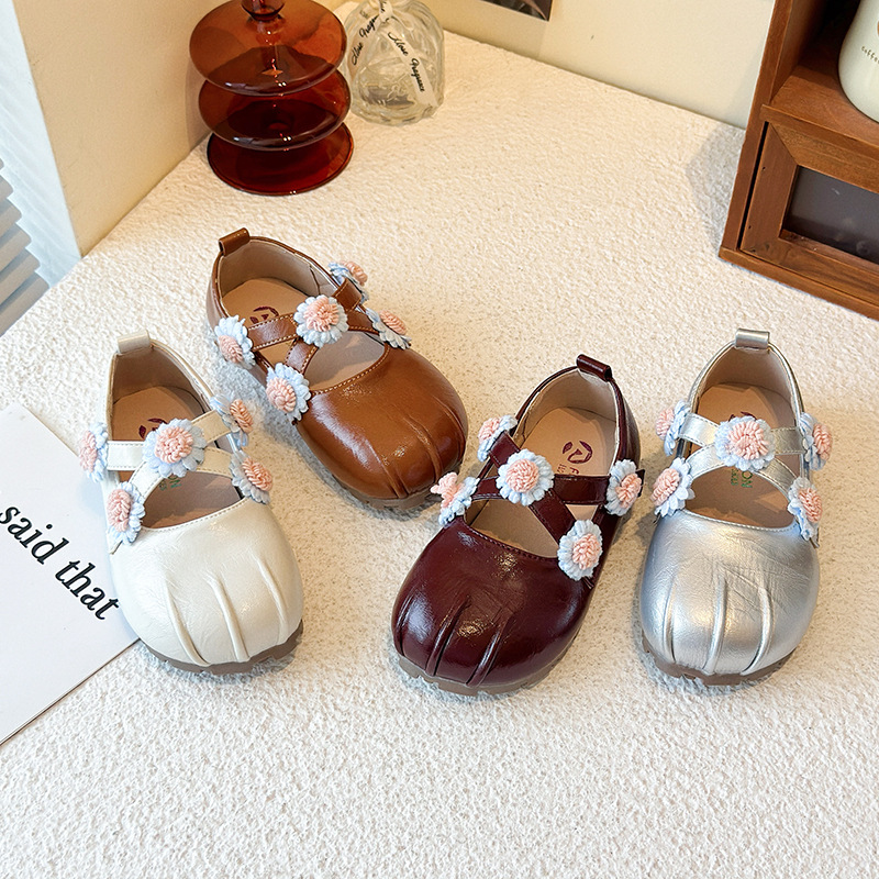 Zapatos de cuero de niñas niños lindos flores superficiales zapatos de primavera y otoño 2026 nuevos zapatos de princesa extranjera zapatos de espectáculo de niñas