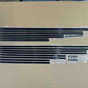 Mercedes G-Class üçün parlaq qara karbon lifli kuzov zolaqları