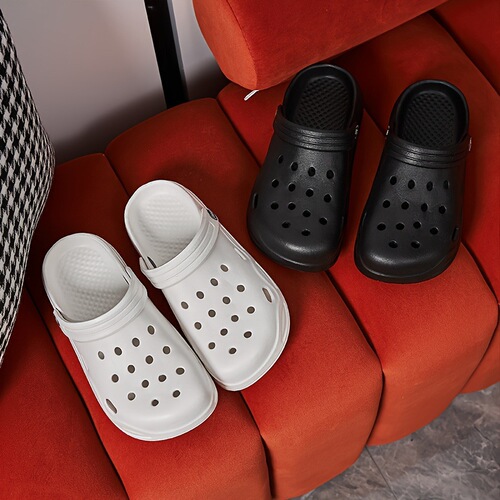 2026 Autumn/Winter New Arrival: European and American-Style Summer Black and White Cutout Shoes—A Cool and Affordable Choice