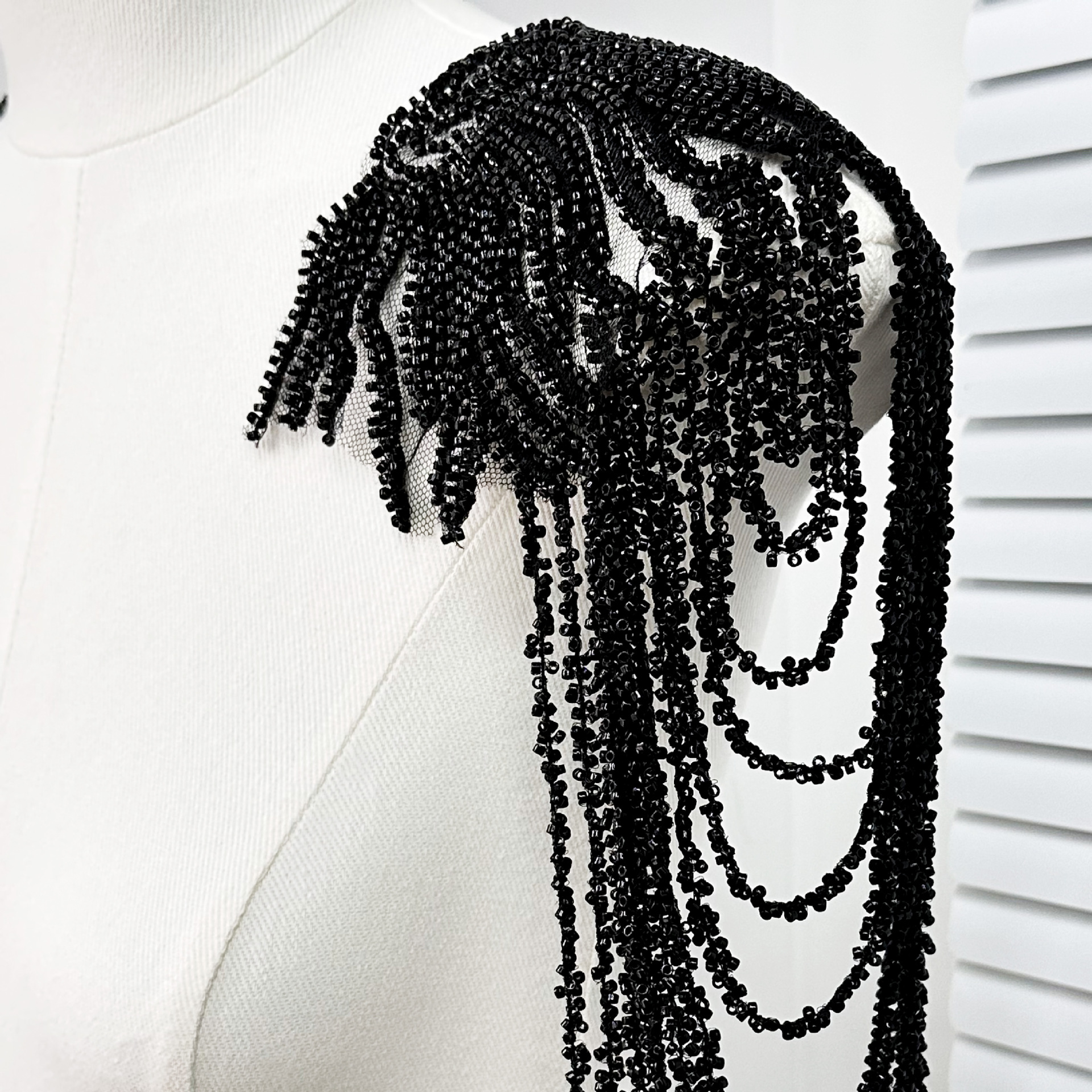 Chaîne de bordados negros pilares hombro vestido de boda vestido de espectáculo accesorios de moda bordados dorados pegatinas de moda image 10
