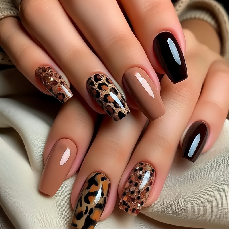 Maillard Leopard Print Wearable Nails Burgundy Solid Color Manicure Pieces Short Square Autumn Wearable Removable Fake Nails Batch