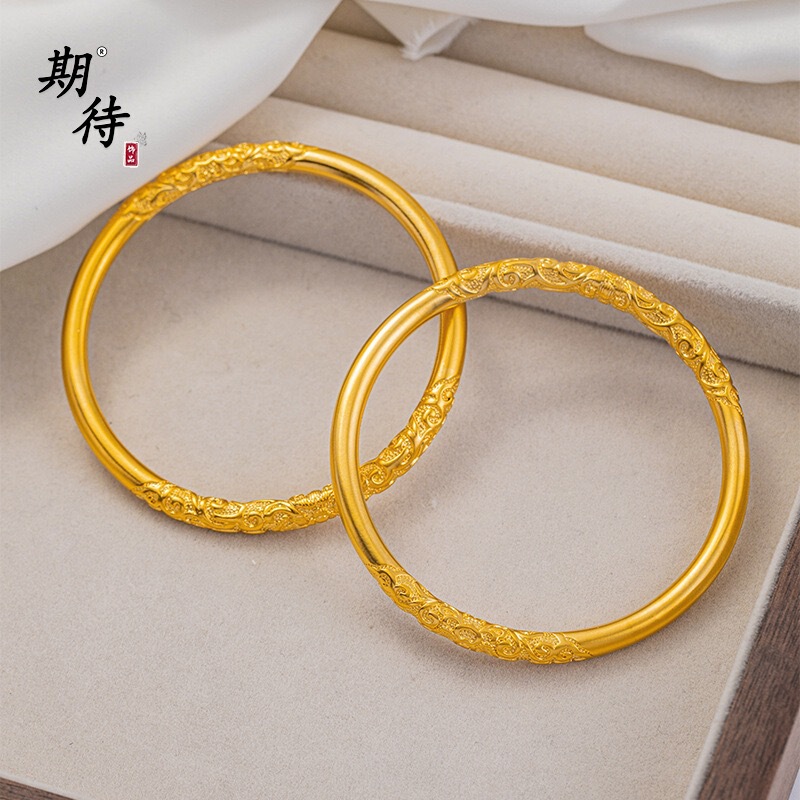 Vietnamese gold-plated jewelry, simulated gold bracelet with a floral pattern, closed bangle for women, long-lasting color, light luxury with a high-end feel Vietnamese gold-plated jewelry, simulated gold bracelet with a floral pattern, closed bangle for women, long-lasting color, light luxury with a high-end feel