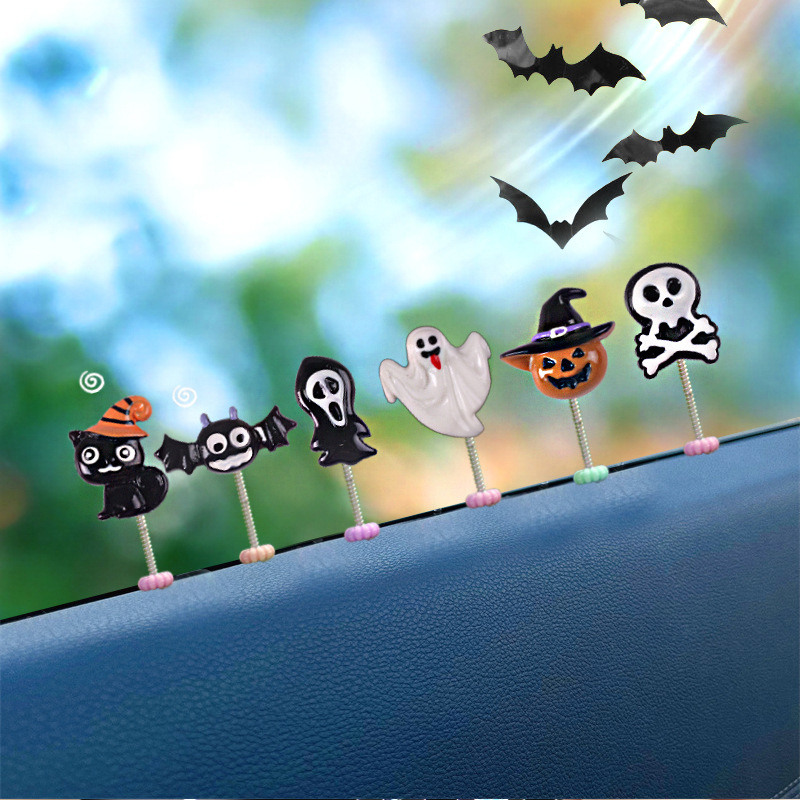 Coche de Halloween sacudiendo la cabeza pequeños adornos nuevos y adorables adornos de pantalla de consola central de coche de carne