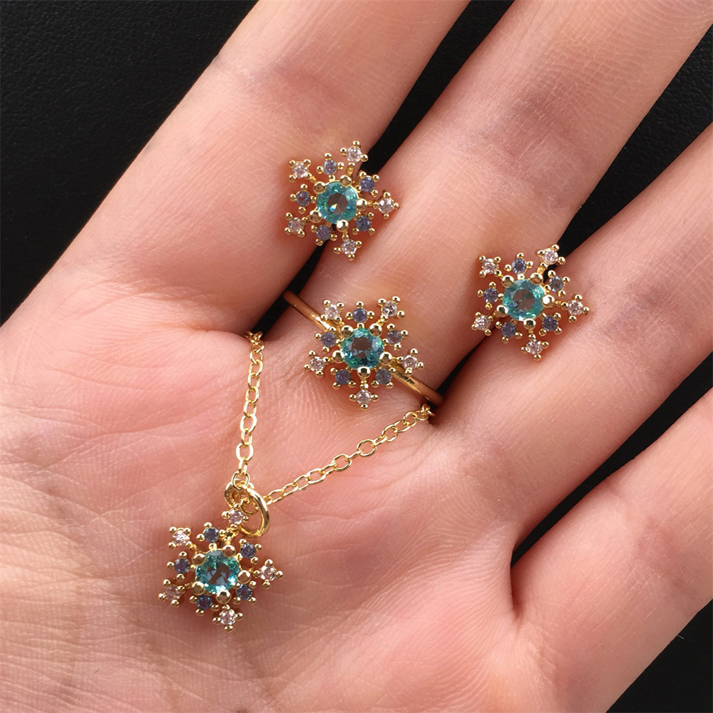 2021 New Inlaid Zircon Snowflake Copper Pendant Three-piece Necklace Earrings Ring Tide Temperament Jewelry Set display picture 2