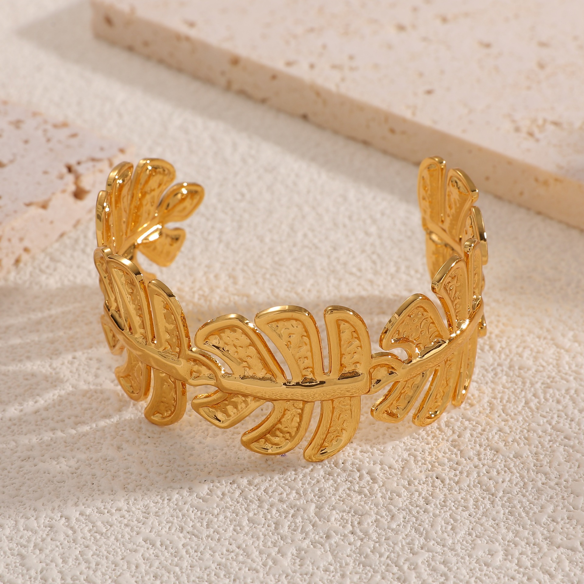 Europa y los Estados Unidos oro galvanizado imitación de frita abertura pulsera temperamento pulsera de moda transfronteriza lujo ligero alta sensación de joyas al por mayor
