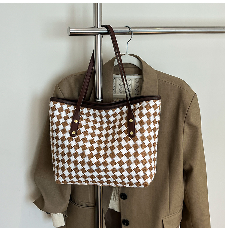 Casual commuting women's bag 2025 Spring checkered simple, stylish and trendy single-shoulder crossbody bag tote bag undefined