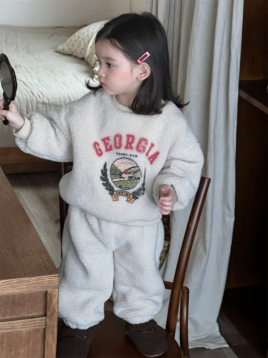 Niños otoño y invierno engrosado conjunto de ropa infantil coreana ropa de invierno bebé letras de niñas con un conjunto de invierno bebé image 5