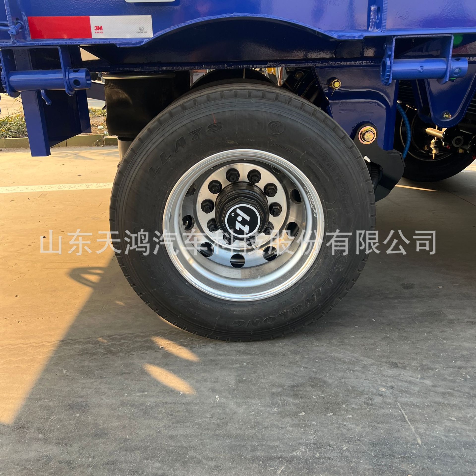 Factory Production Direct Sales Export for Sale Lowbed Semi-Trailer Trailer Hydraulic Winch Heavy-Duty Large Piece Transport Trailer