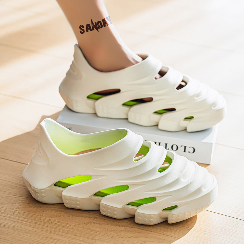 Zapatos con agujeros EVA para hombres verano nuevo estilo sandalias y zapatillas de playa zapatos de vadeo casuales antideslizantes sandalias de jardín transpirables