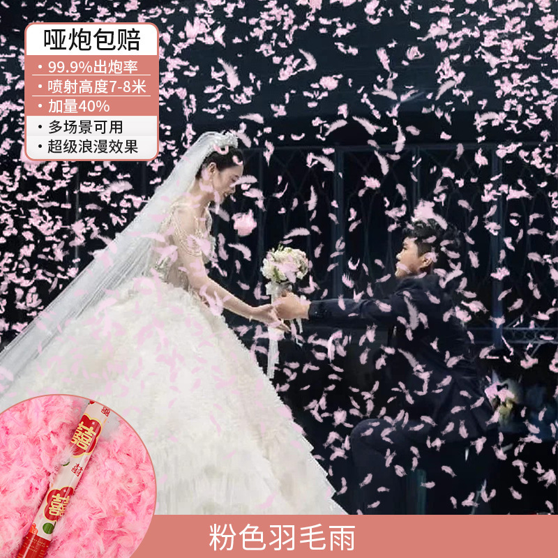 結婚式の礼砲のスプレーの筒の色はプレゼントの筒の祝い事の筒を持って結婚して花びらの花火を持ちます。|undefined