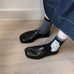 牛皮版 ~ 本革の豚の蹄は足の指の靴の平底の楽福の靴の女性の靴の復古の風を分けて足を踏んで小さい靴と足を踏みます。