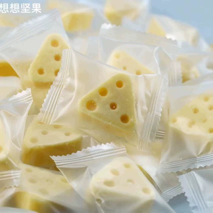 Сыр треугольный, сыр молочный, сыр в коробке, оригинальный вкус клюквы, выставочный товар, товар для уличных киосков, оптовые поставки.