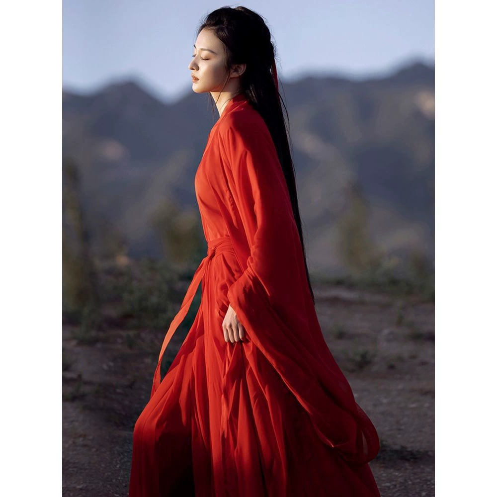 Красный костюм боевых искусств Вэй Цзинь