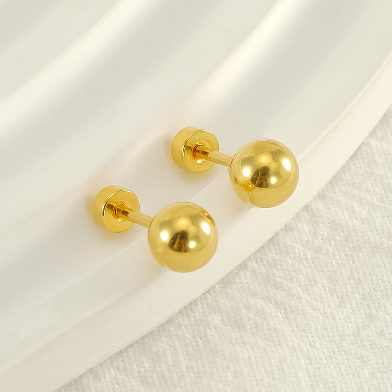 Nuevos pendientes de perlas de acero no desvanecidos nicho de diseño de pernos de viento pequeños simples y versátiles pernos de acero de titanio para mujeres