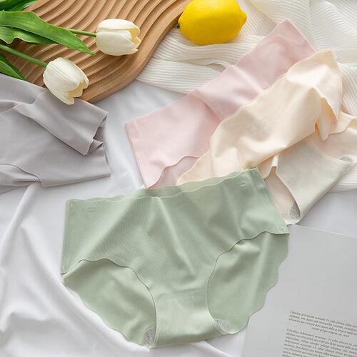 Ice silk underwear for women, seamless mid-waist summer thin knitted pure cotton crotch girl one-piece triangle shorts
