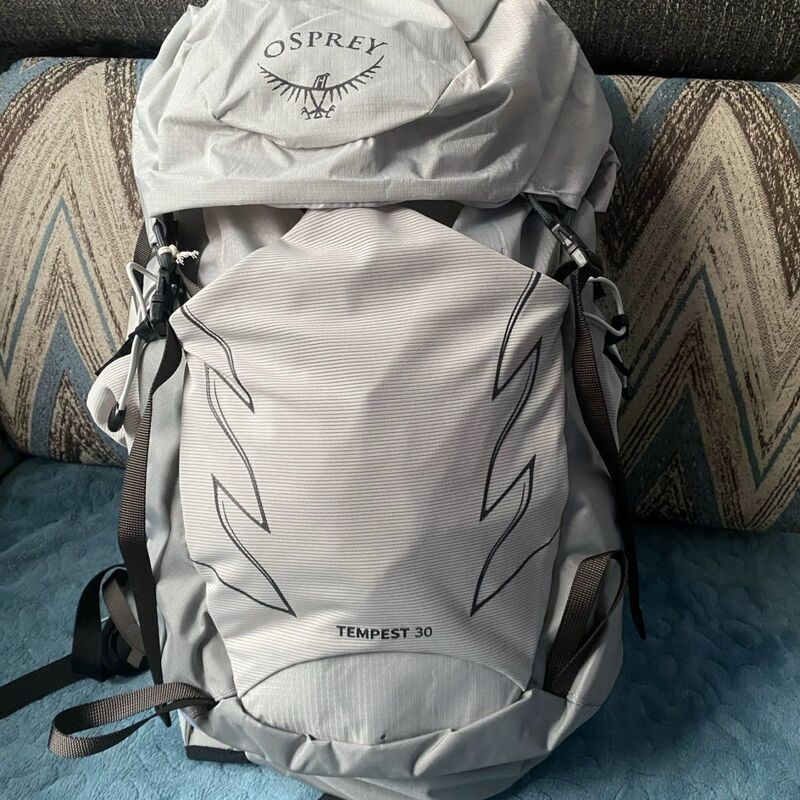 小鷹魔爪22升户外双肩登山包男女徒步双肩包徒步旅行背包20暴风30|undefined