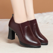 �����¿���ڼ�ɫ�ٴ�ָ���Ь�ϰ�ͨ�ڕr�����m���|�ɾo��ŮƤЬ