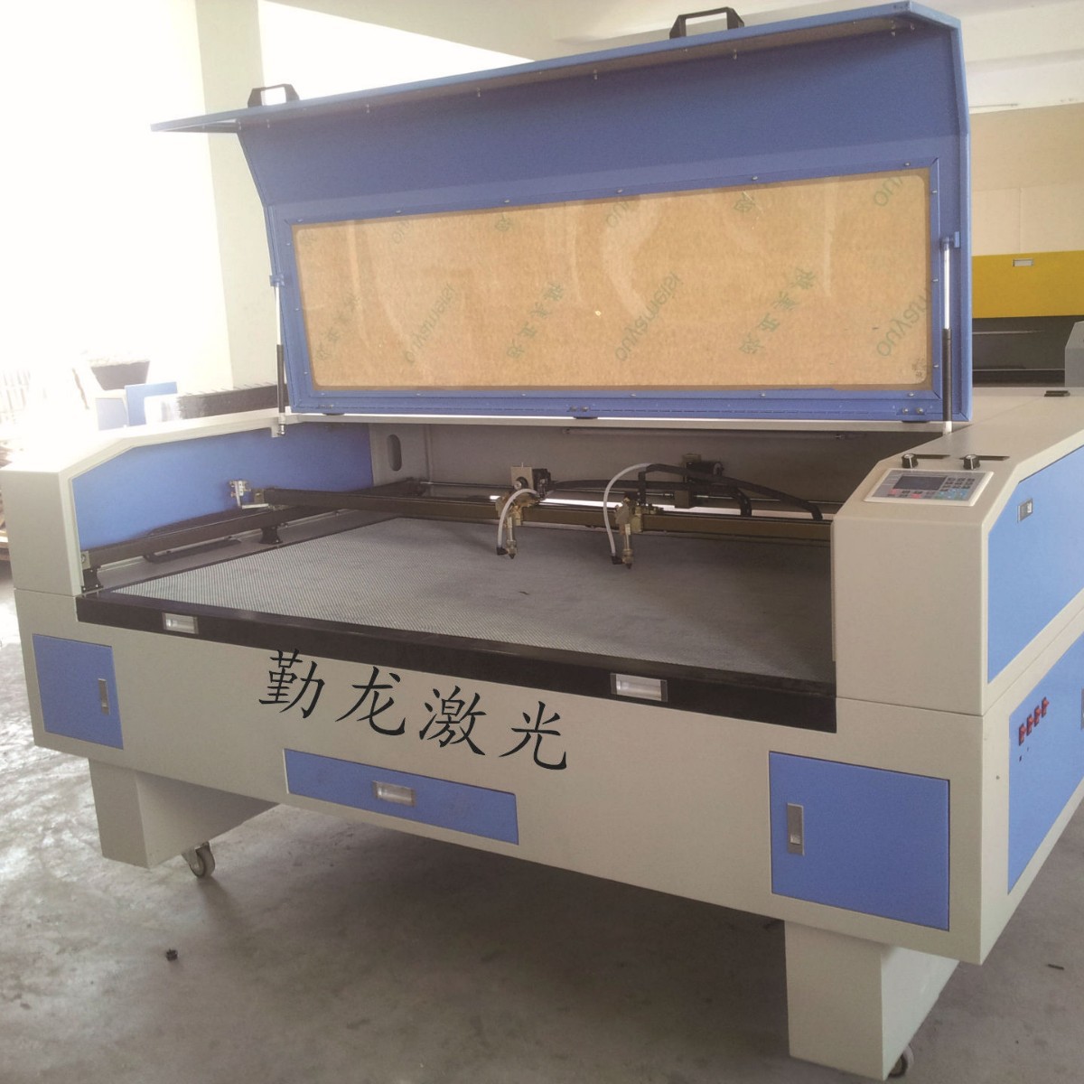 皮革服装辅料纺织面料纸料激光切割机激光雕刻机