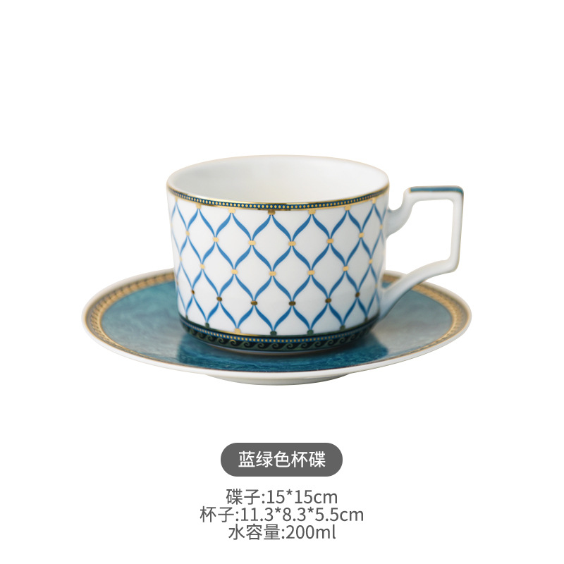 Taza de café pintada de oro de la porcelana de hueso de la vendimia Taza de té de la tarde francesa Sentido de ceremonia de la muchacha de alto aspecto Taza de desayuno de alto grado