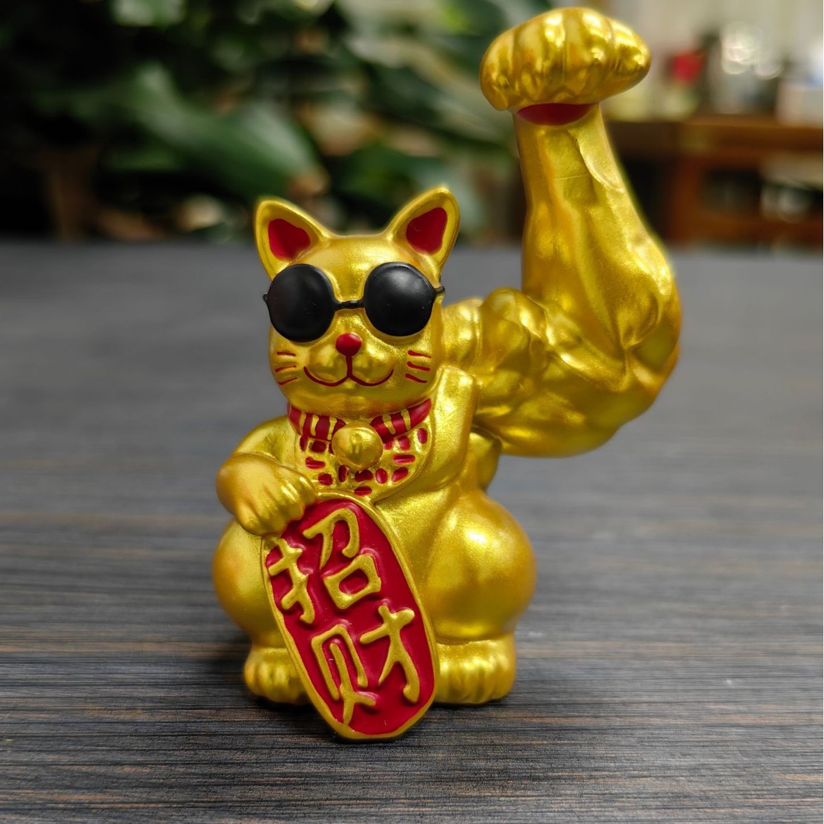 Apertura decoración gran fortuna gato Kirin brazo fortuna gato músculo brazo explosión rico gato tienda regalo de escritorio