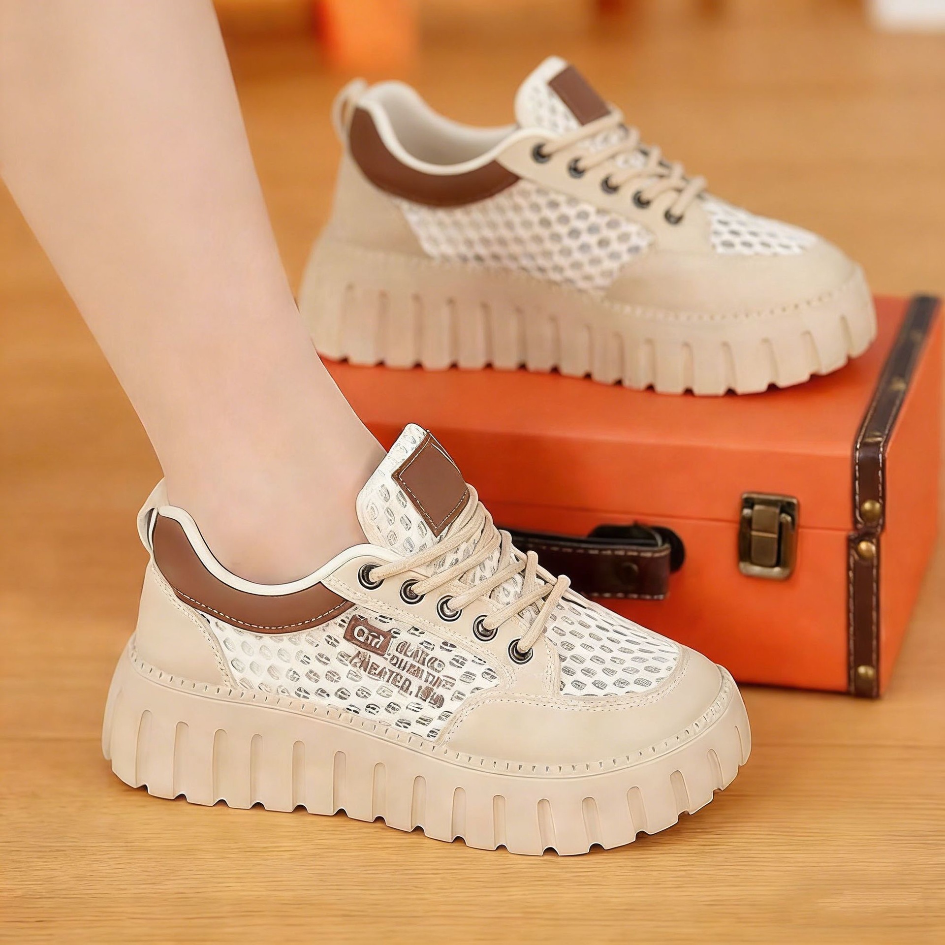 Zapatos de mujer de verano zapatos blancos de malla nuevos tipos coreanos ins estudiantes de alta ventilación zapatos de skate casuales zapatos de moda