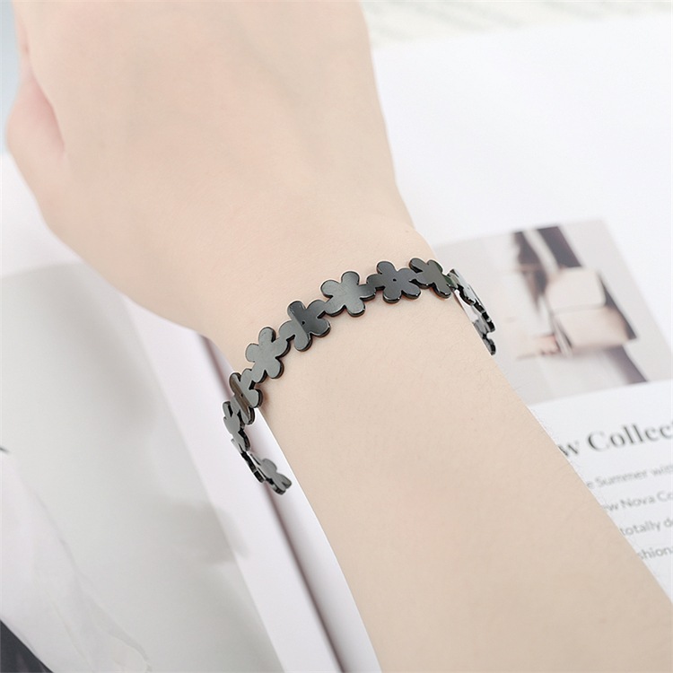 Fashion Flower Titanium Steel Bangle display picture 1