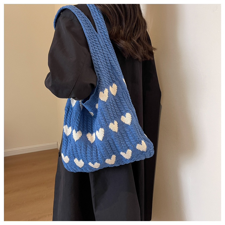 Women's Medium Knit Heart Shape Basic Classic Style Bucket Open Shoulder Bag display picture 8