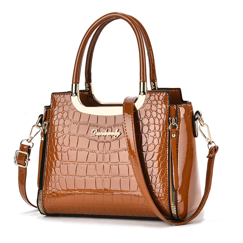 2026 nueva moda esmaltada cocodrilo estampado bolso transfronterizo mujer universal viaje de gran capacidad mochila de hombro