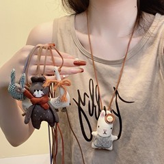 アニメの萌え面白いかわいい小動物の布芸の子供のネックレスの子供の趣味は秋冬の甘いチェーンの皮革の縄をかけます。