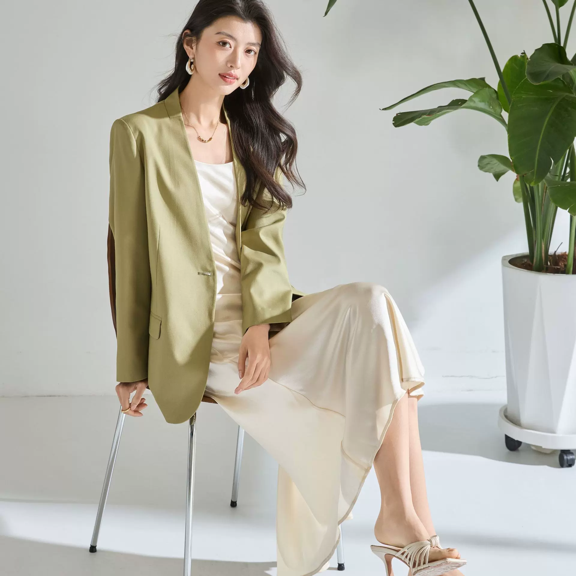 26春夏【绿色】新极简V领挺括小西装女宽松休闲通勤上衣外套22871