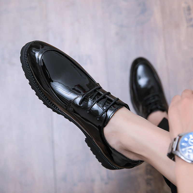 Zapatos de cuero brillante transfronterizos para hombres verano juvenil británico zapatos de negocios zapatos de suela gruesa zapatos de moda zapatos de novia