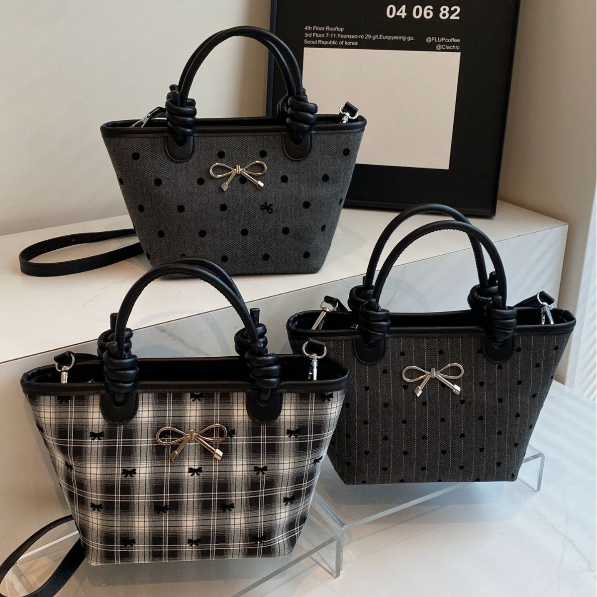 New crossbody 2024 new fashionable butterfly decoration handbag for going out to work trend single shoulder small square_voghion.com