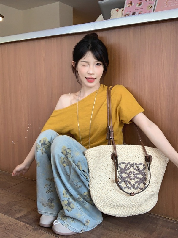 小众复古慵懒风设计斜肩T恤女2025夏季新款修身减龄百搭短袖上衣|undefined