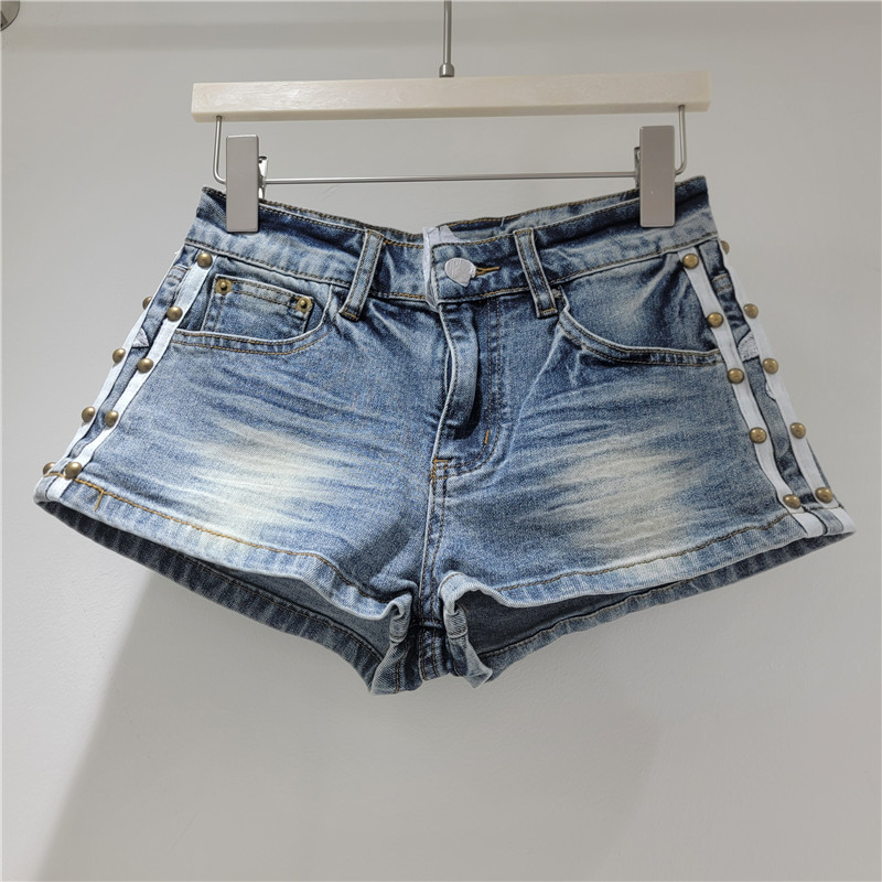 Pantalones Cortos de Mezclilla de Tiro Bajo con Bordado y Remaches para Mujer