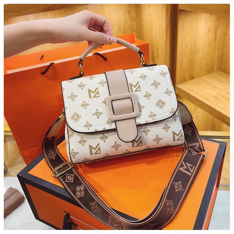 French niche design women's 2023 new fashion printed portable small square broadband one shoulder crossbody bag_voghion.com