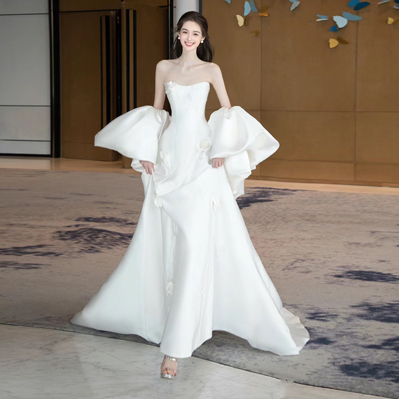 Satin Main Wedding Dress 2026 New Style Bride Retro Strapless Fashionable Elegant Trailing Train French Light Wedding Dress