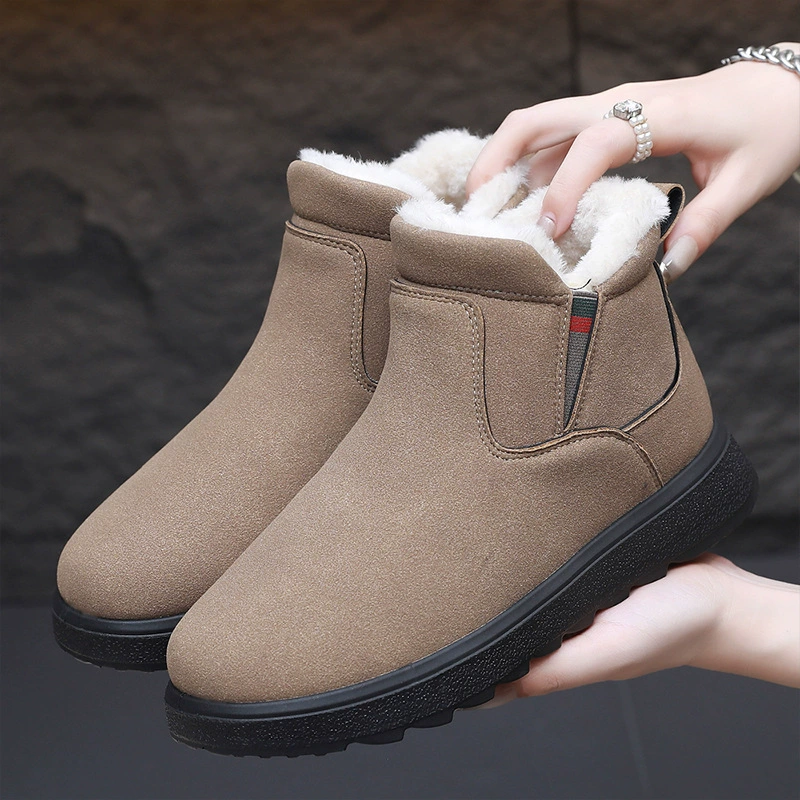 Модные женские зимние сапоги на толстой подошве, новинка 2025 года, с флисовой подкладкой для тепла, большие хлопковые сапоги в северо-восточном стиле, повседневные и универсальные хлопковые сапоги.