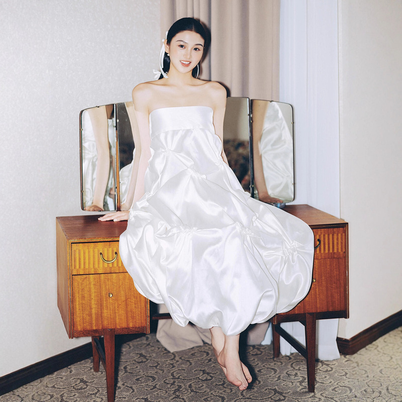 法式晨袍女新娘高级感缎面轻婚纱小众轻奢出门纱订婚白色抹胸礼服|undefined