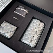 海外跨境代购版本大标24流行银色斜挎包套装零钱包手镯丝巾超实惠