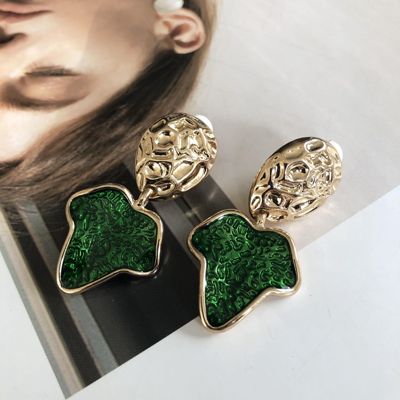 Retro Green Enamel Square Water Drop Pendant Earrings Wholesale Nihaojewelry display picture 3