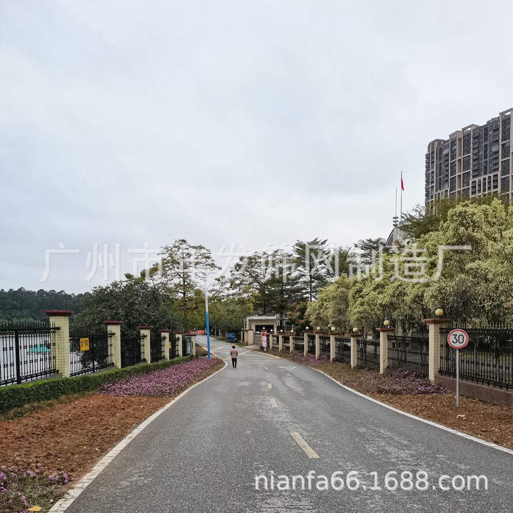 定型化护墙栏杆 学校围墙防爬隔离护栏 现货批发户外围墙锌钢围栏