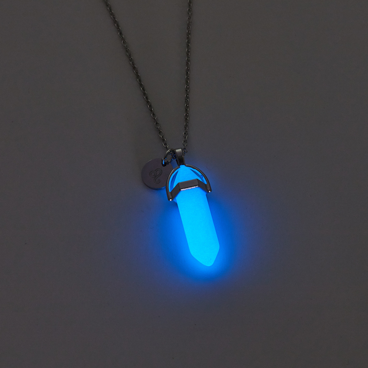 European And American Fashion Creative Luminous Natural Stone Alloy Necklace display picture 2