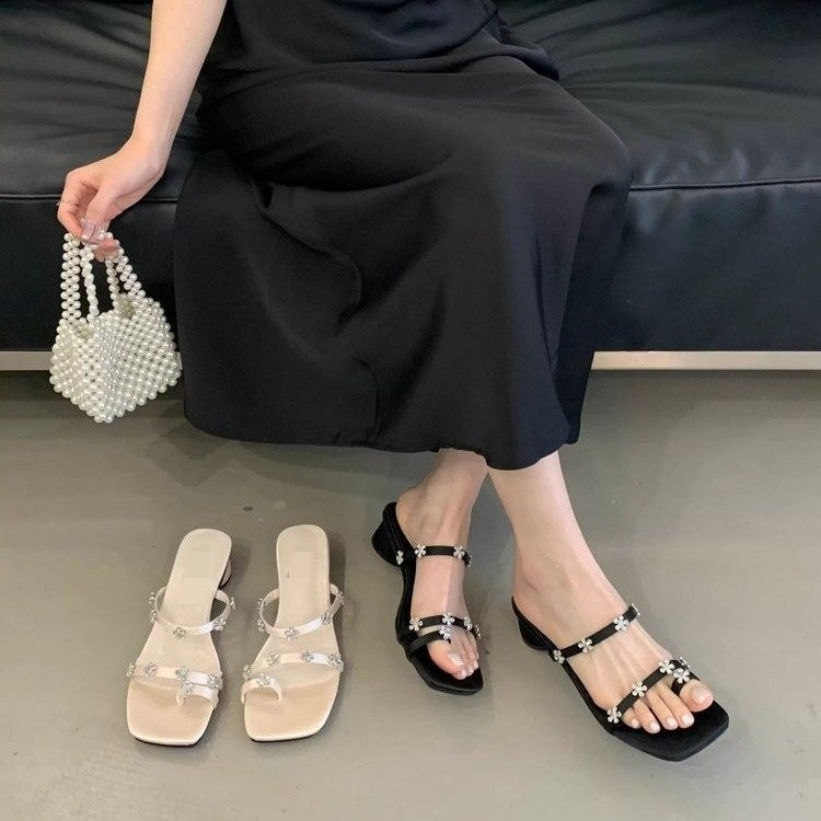 Sandalias de diamante de hadas francesas para mujeres de verano 2026 tacones gruesos desnudos de dama hermoso temperamento con zapatillas frías image 2