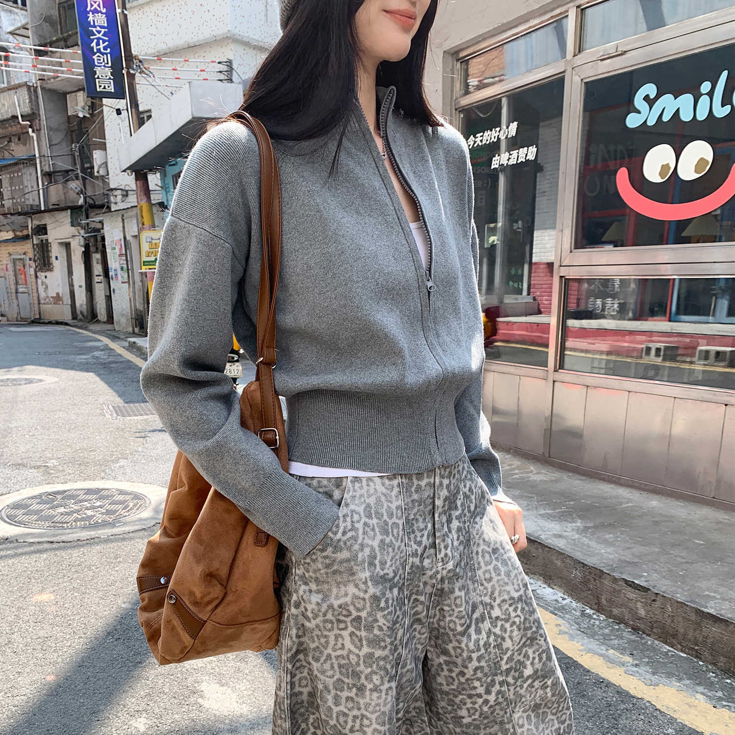 Super Nice Gray Short Knitwear Cardigan Jacket for Women Autum 2025 New High-End Stand-Up Collar Knitwear Top